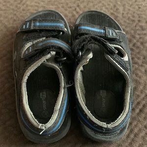 Toddler sandals.